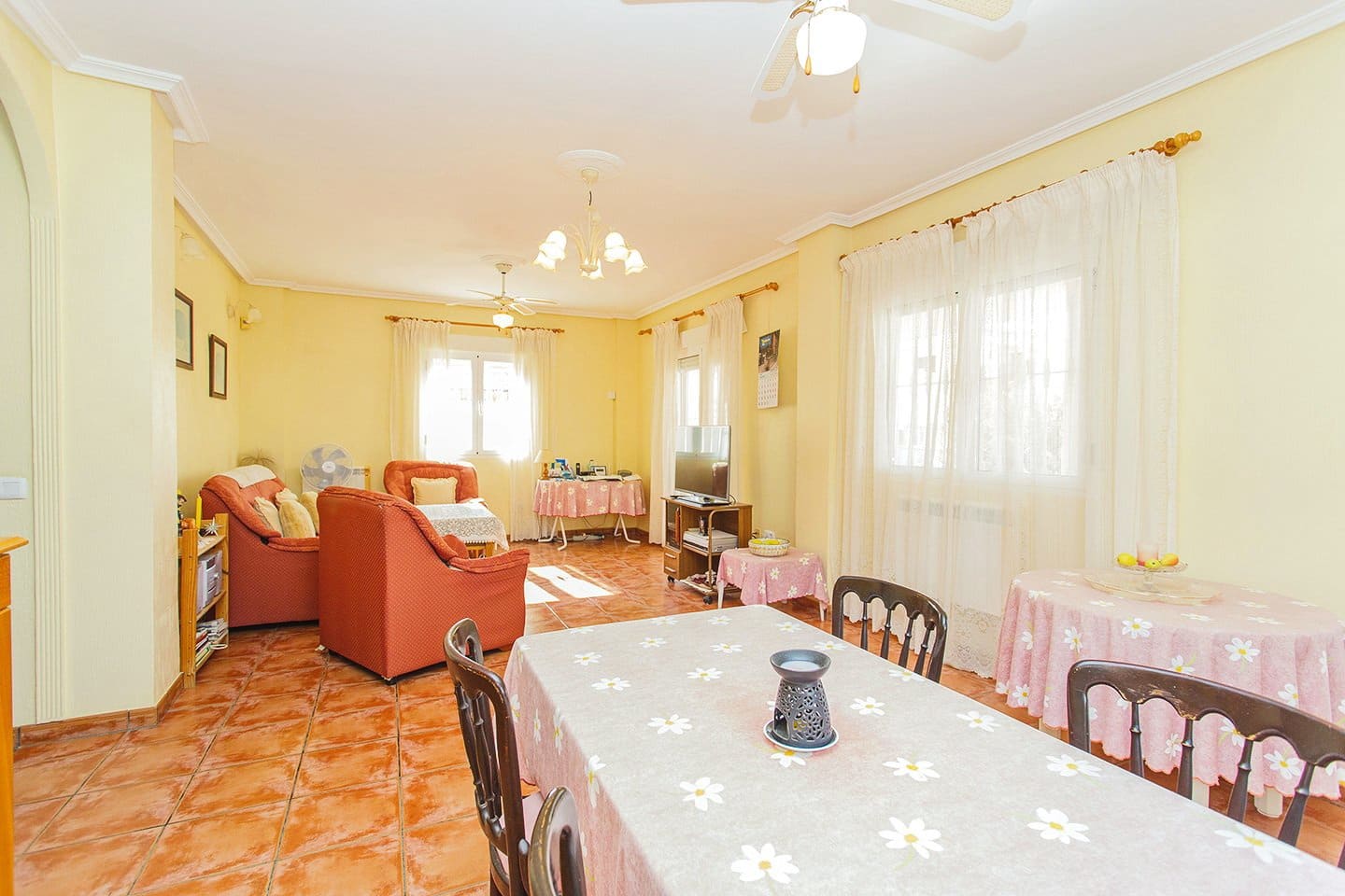 5 sypialnia Willa na sprzedaż w Torrevieja z basenem garażem - 625 000 € (Ref: 9797900)