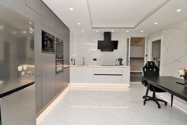 3 quarto Apartamento para venda em Parque de las Naciones, Torrevieja - 280 000 € (Ref: 9797910)