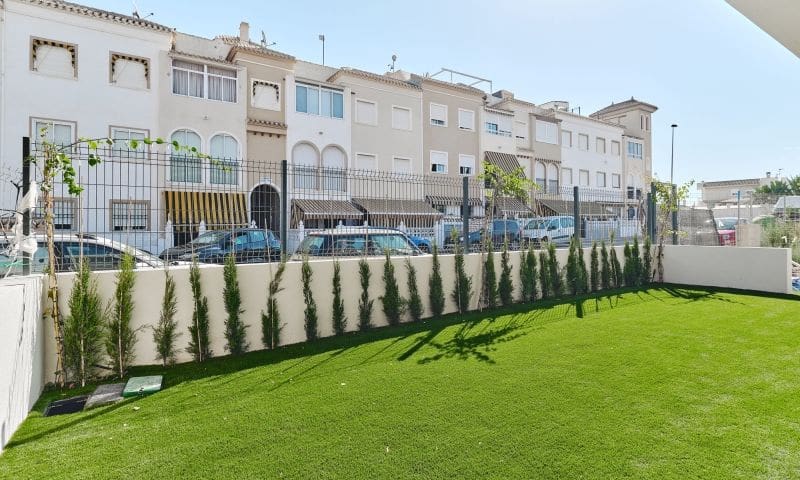 2 chambre Appartement à vendre à Torrevieja avec piscine garage - 370 000 € (Ref: 9797935)