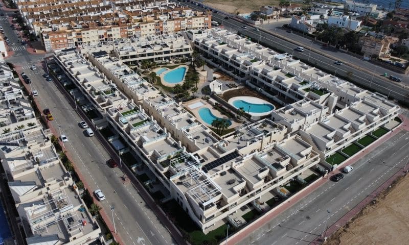 2 chambre Appartement à vendre à Torrevieja avec piscine garage - 370 000 € (Ref: 9797935)