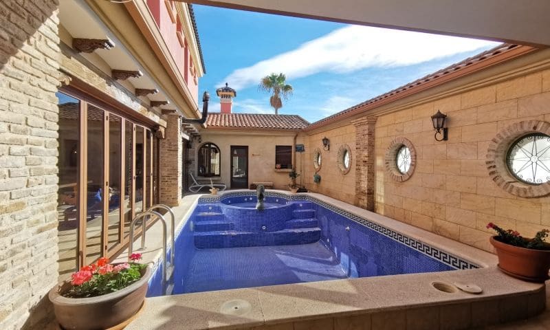 Chalet de 4 habitaciones en Orihuela en venta con piscina garaje - 1.450.000 € (Ref: 9797937)