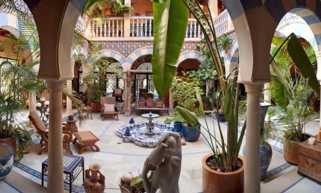 5 slaapkamer Villa te koop in Villamartin, Orihuela met zwembad garage - € 3.200.000 (Ref: 9797941)