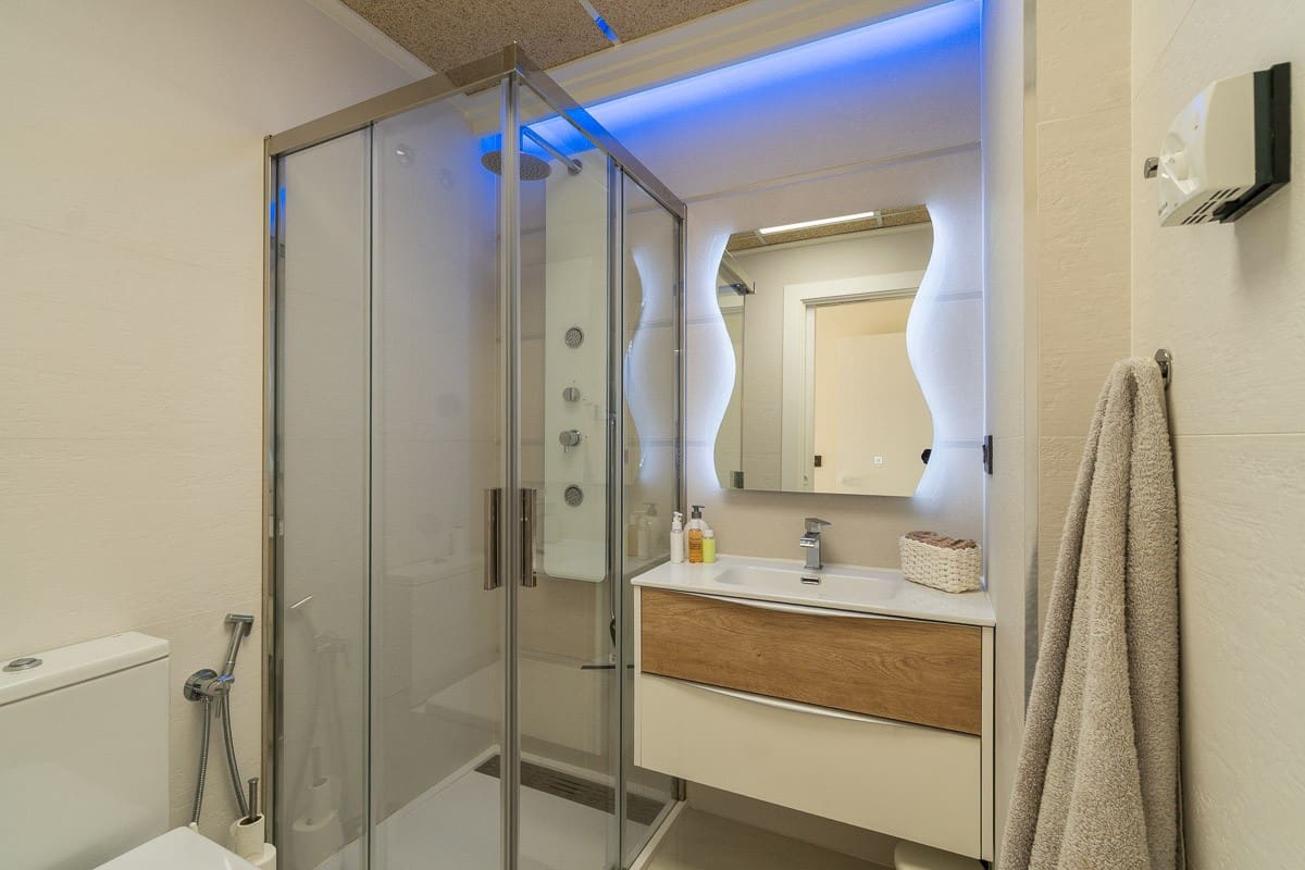 Apartamento de 2 habitaciones en Orihuela Costa en venta con piscina garaje - 260.000 € (Ref: 9797950)