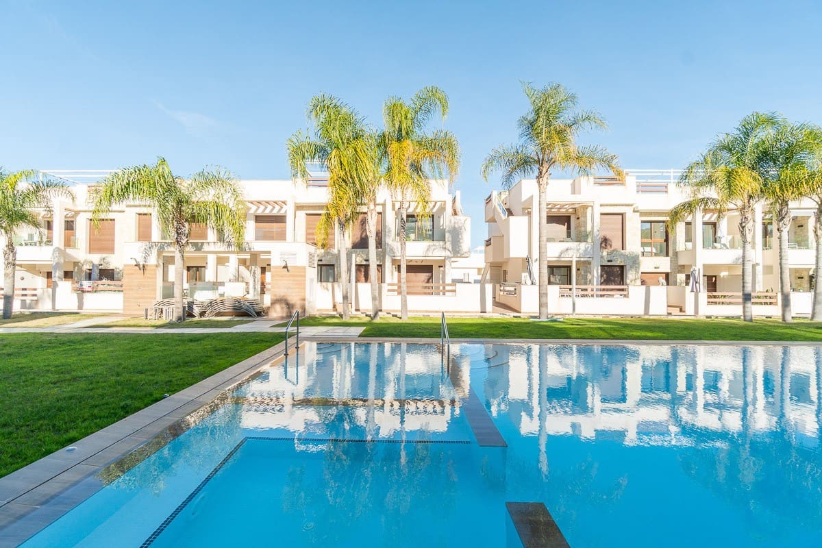 Apartamento de 2 habitaciones en Orihuela Costa en venta con piscina garaje - 260.000 € (Ref: 9797950)