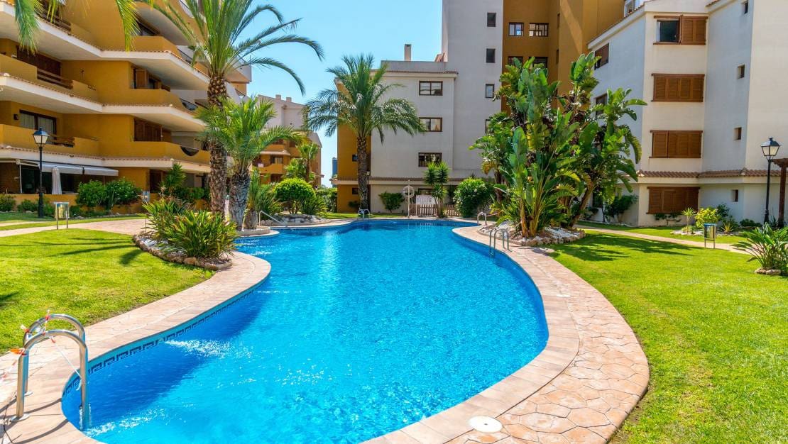 2 quarto Apartamento para venda em Punta Prima com piscina - 239 000 € (Ref: 9797953)