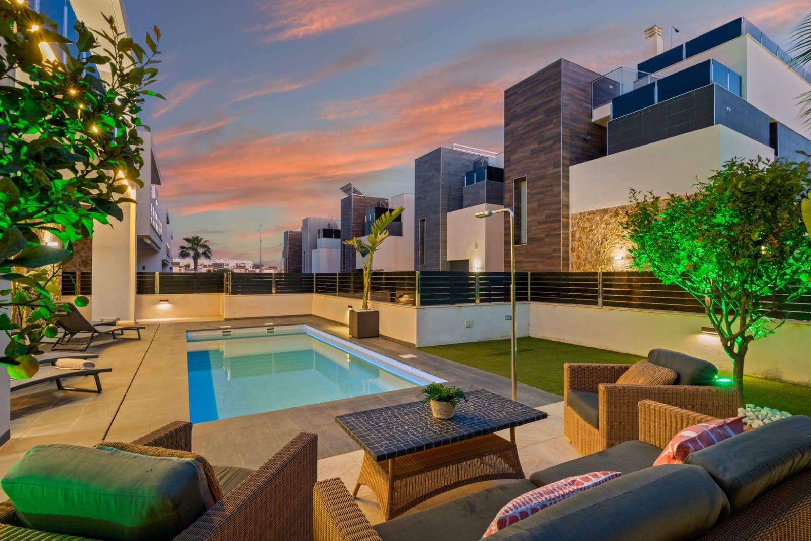 Chalet de 4 habitaciones en Orihuela Costa en venta con piscina - 719.000 € (Ref: 9797962)