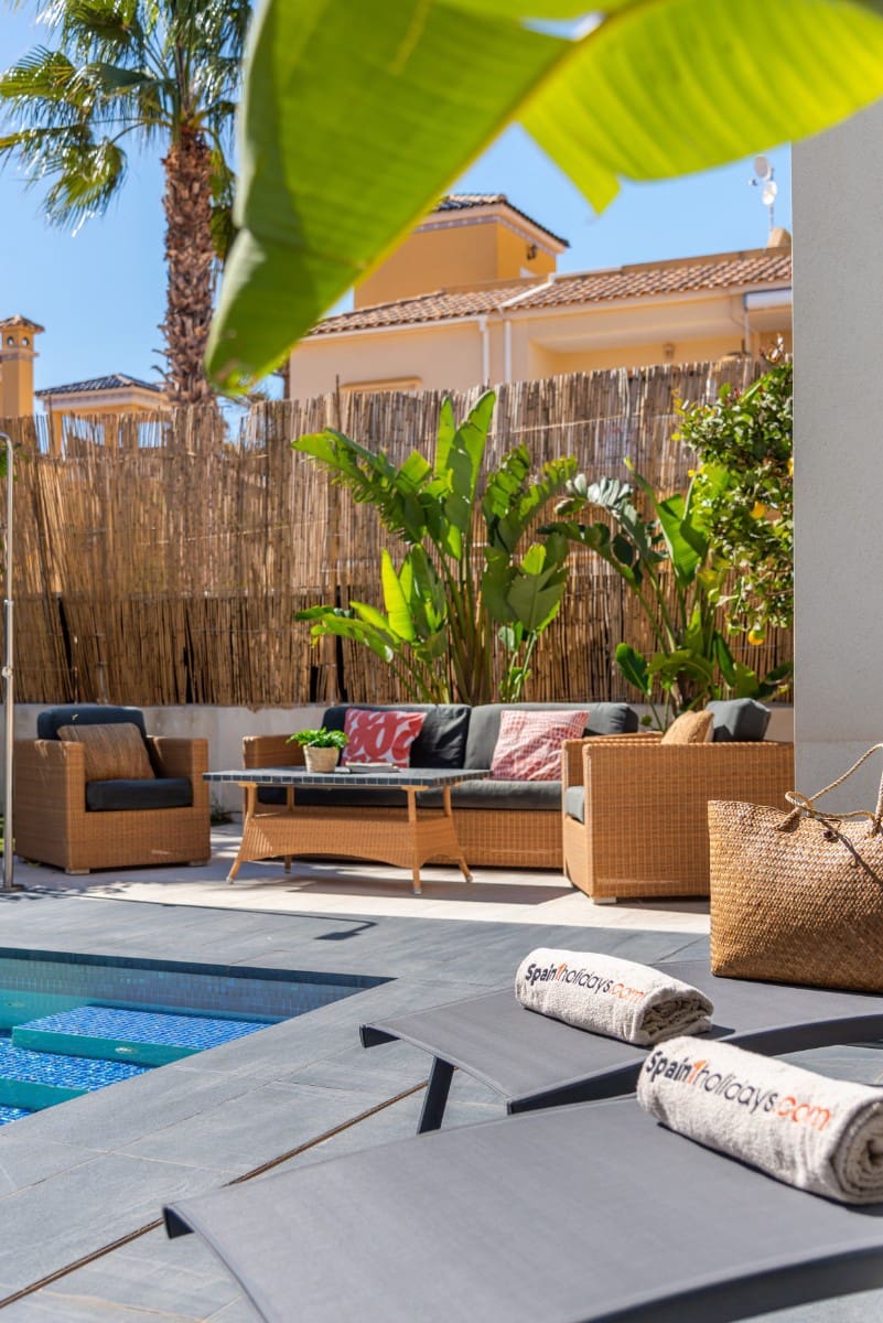 Chalet de 4 habitaciones en Orihuela Costa en venta con piscina - 719.000 € (Ref: 9797962)