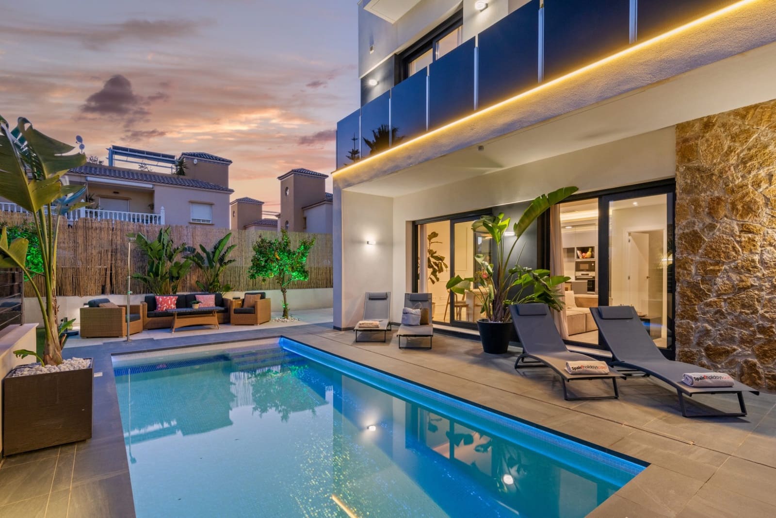 Chalet de 4 habitaciones en Orihuela Costa en venta con piscina - 719.000 € (Ref: 9797962)