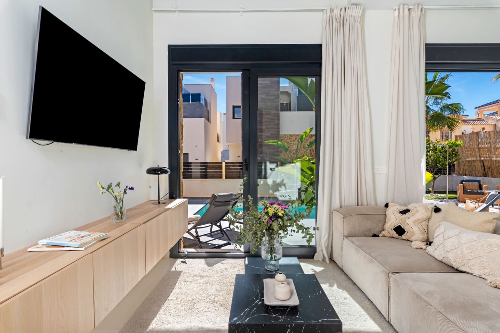 Chalet de 4 habitaciones en Orihuela Costa en venta con piscina - 719.000 € (Ref: 9797962)