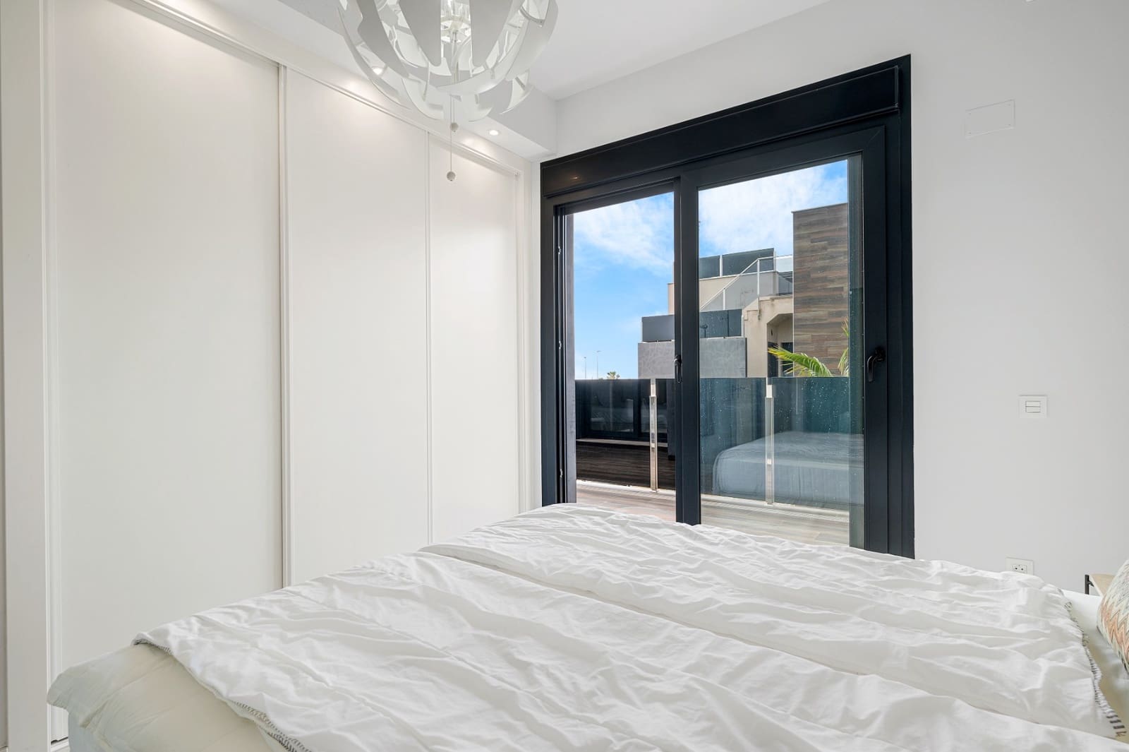 4 makuuhuone Huvila myytävänä paikassa Orihuela Costa mukana uima-altaan - 599 000 € (Ref: 9797965)