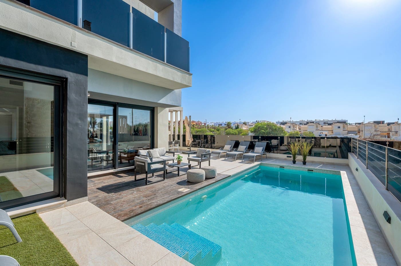 4 makuuhuone Huvila myytävänä paikassa Orihuela Costa mukana uima-altaan - 599 000 € (Ref: 9797965)