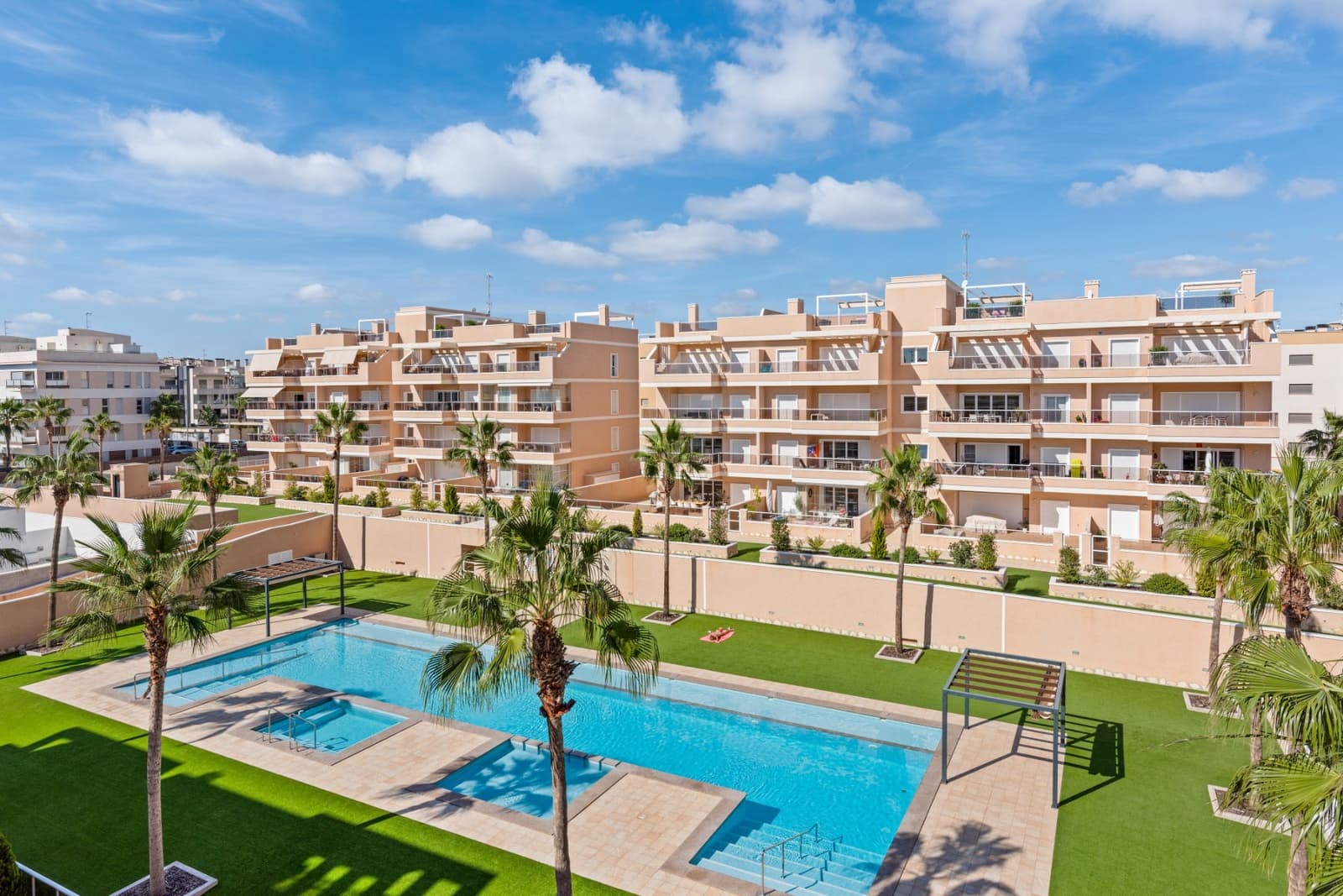 3 slaapkamer Appartement te koop in Orihuela Costa met zwembad - € 450.000 (Ref: 9797969)