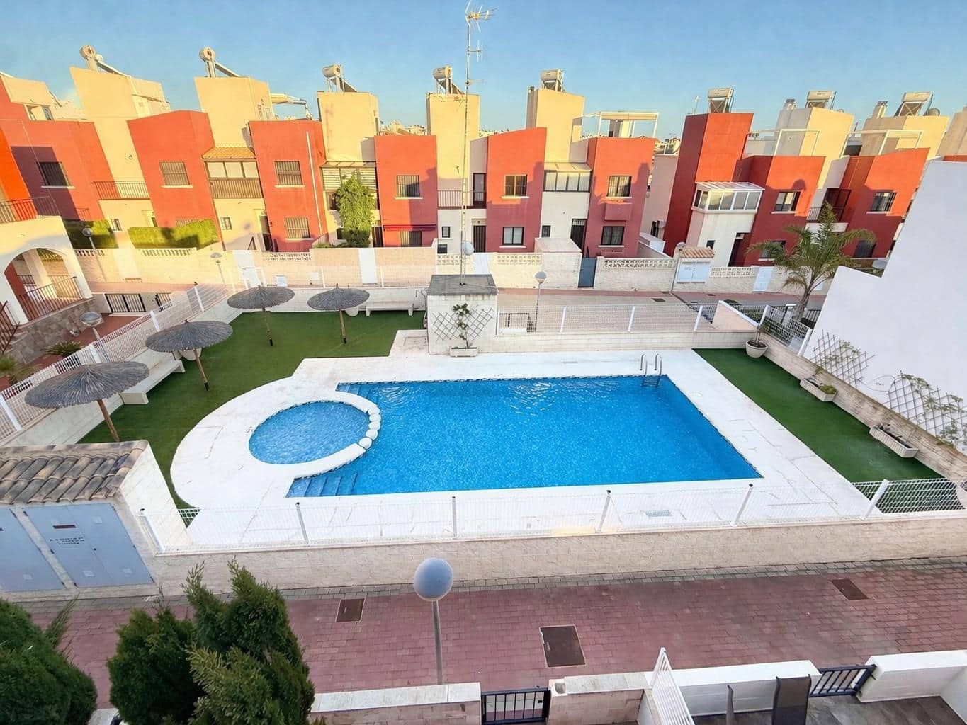2 Zimmer Haus zu verkaufen in Torrevieja mit Pool - 239.900 € (Ref: 9797976)