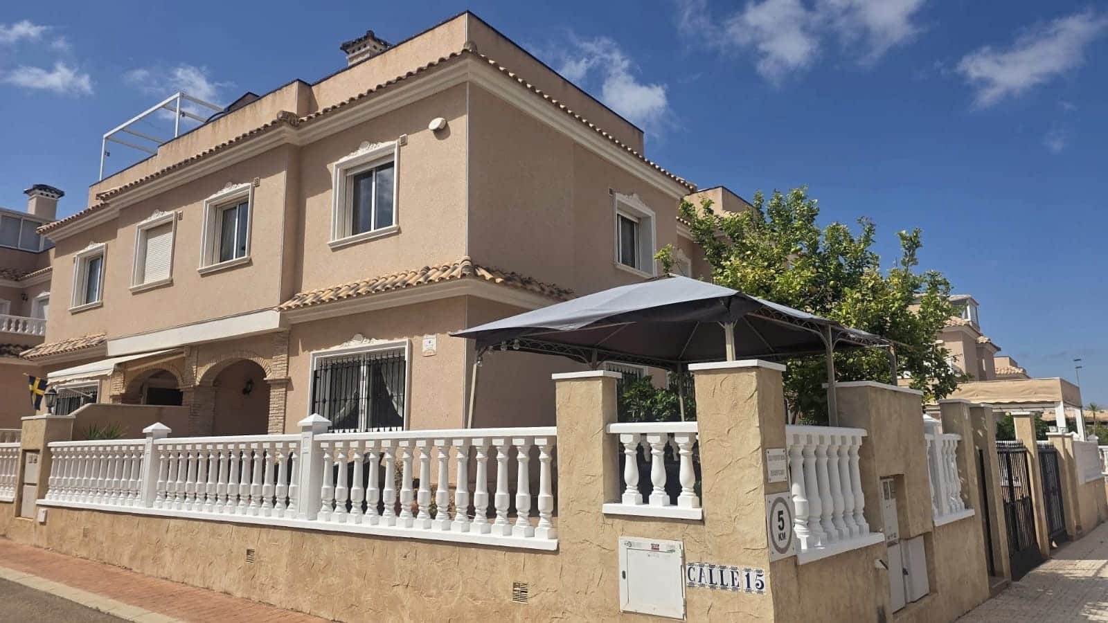 3 Zimmer Villa zu verkaufen in Orihuela Costa mit Pool Garage - 285.000 € (Ref: 9808319)