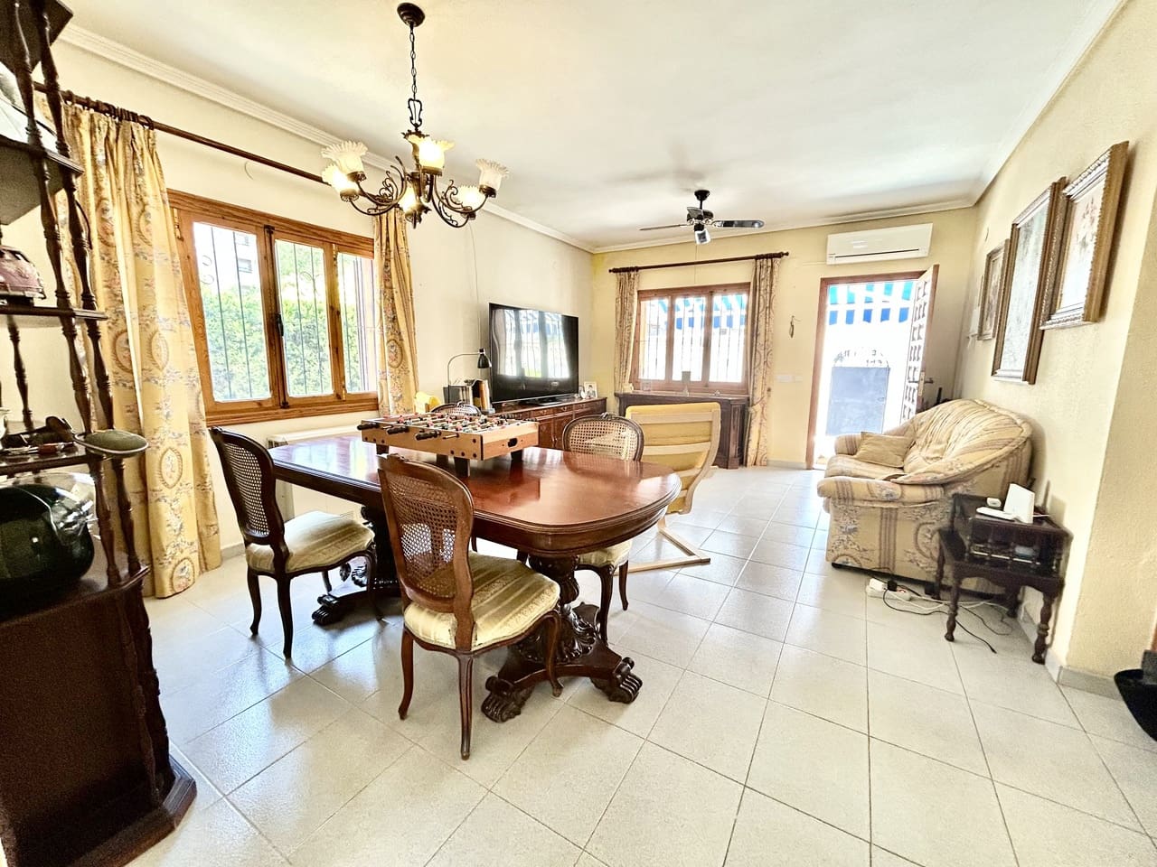 3 slaapkamer Villa te koop in La Zenia met zwembad garage - € 630.000 (Ref: 9808320)