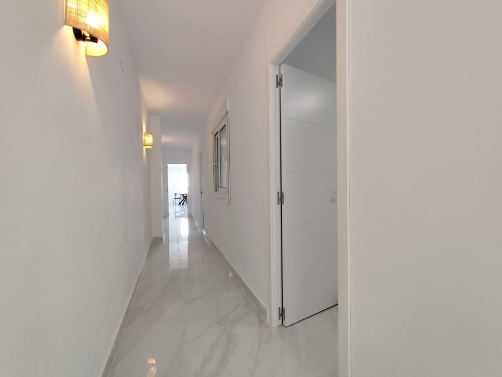 3 quarto Apartamento para venda em Torrevieja - 198 000 € (Ref: 9808326)