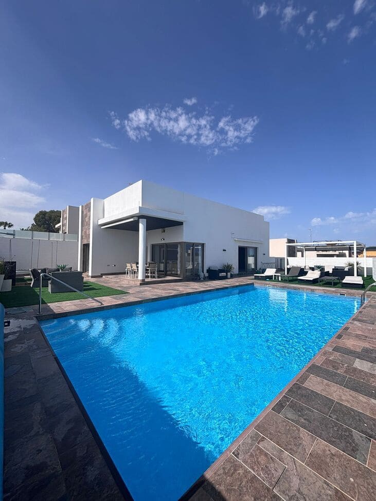 5 soverom Villa til salgs i Villamartin med svømmebasseng - € 699 000 (Ref: 9808337)