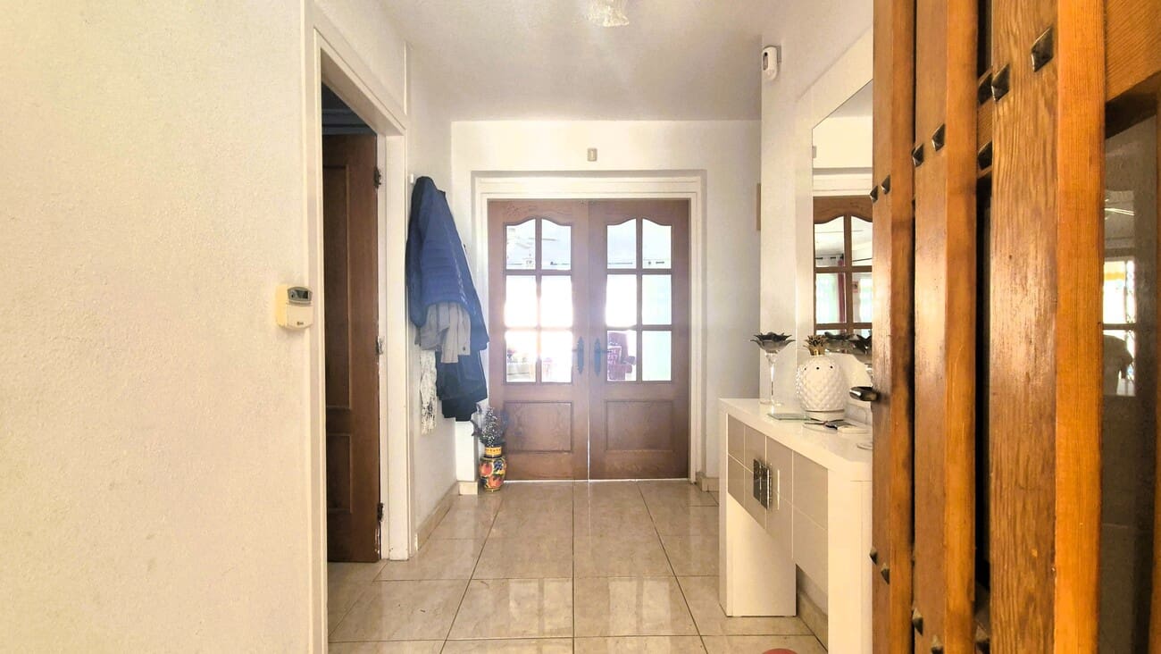 4 soveværelse Villa til salg i Villamartin med swimmingpool garage - € 650.000 (Ref: 9823525)