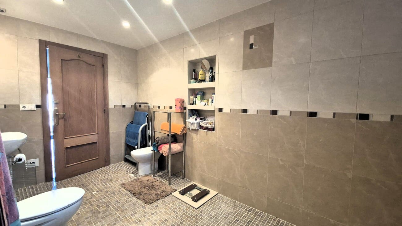 4 soveværelse Villa til salg i Villamartin med swimmingpool garage - € 650.000 (Ref: 9823525)