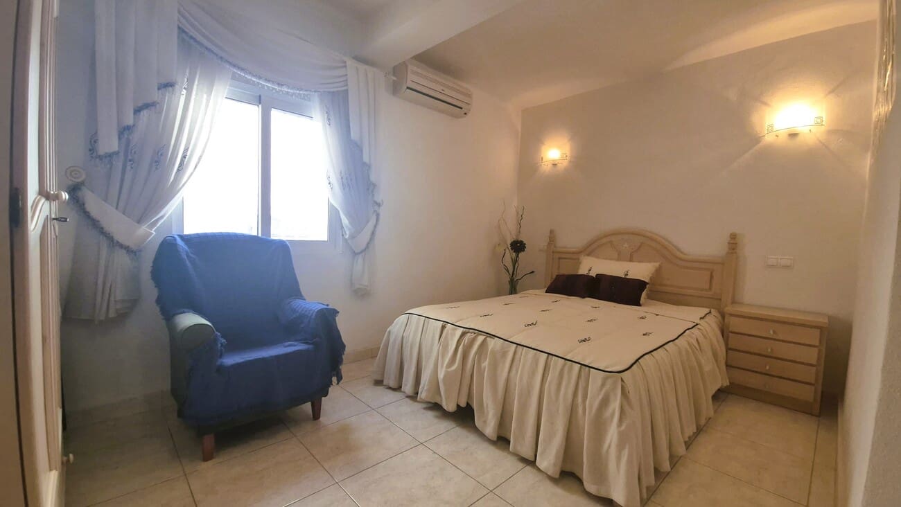 4 soveværelse Villa til salg i Villamartin med swimmingpool garage - € 650.000 (Ref: 9823525)
