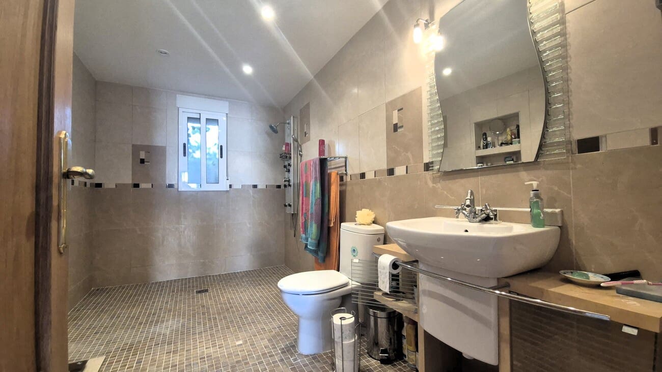 4 soveværelse Villa til salg i Villamartin med swimmingpool garage - € 650.000 (Ref: 9823525)