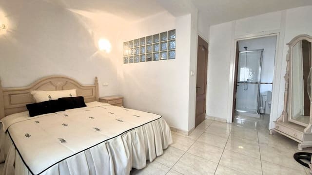 4 soveværelse Villa til salg i Villamartin, Orihuela med swimmingpool garage - € 650.000 (Ref: 9823525)