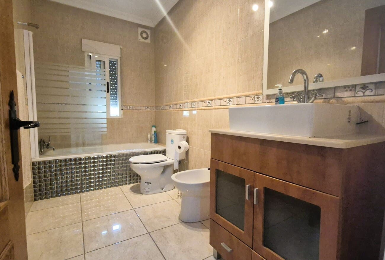4 soveværelse Villa til salg i Villamartin med swimmingpool garage - € 650.000 (Ref: 9823525)