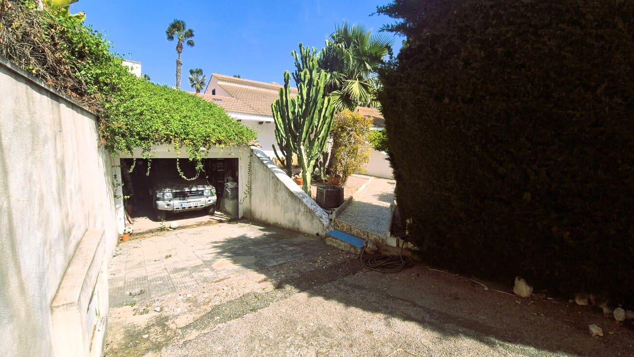 4 soveværelse Villa til salg i Villamartin med swimmingpool garage - € 650.000 (Ref: 9823525)