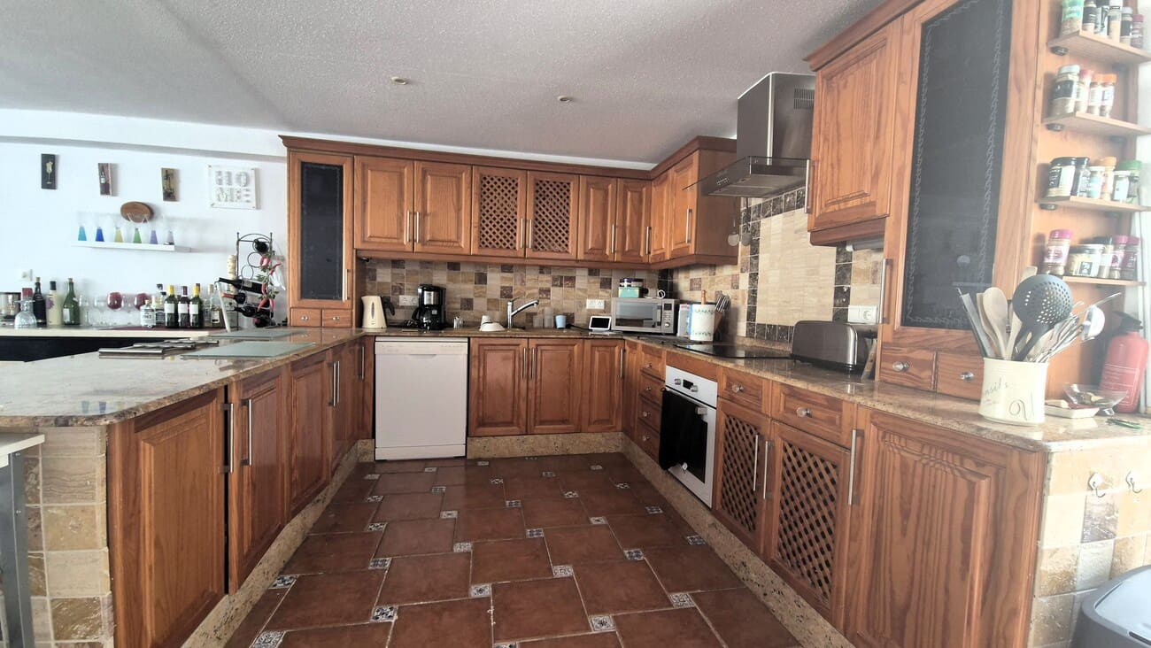 4 soveværelse Villa til salg i Villamartin med swimmingpool garage - € 650.000 (Ref: 9823525)
