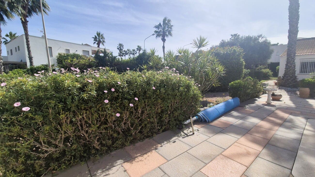 4 soveværelse Villa til salg i Villamartin med swimmingpool garage - € 650.000 (Ref: 9823525)