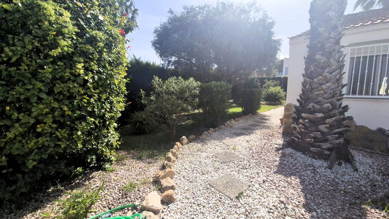 4 soveværelse Villa til salg i Villamartin med swimmingpool garage - € 650.000 (Ref: 9823525)