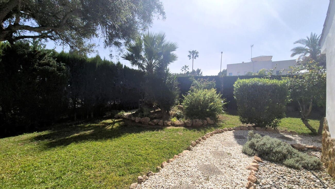4 soveværelse Villa til salg i Villamartin med swimmingpool garage - € 650.000 (Ref: 9823525)