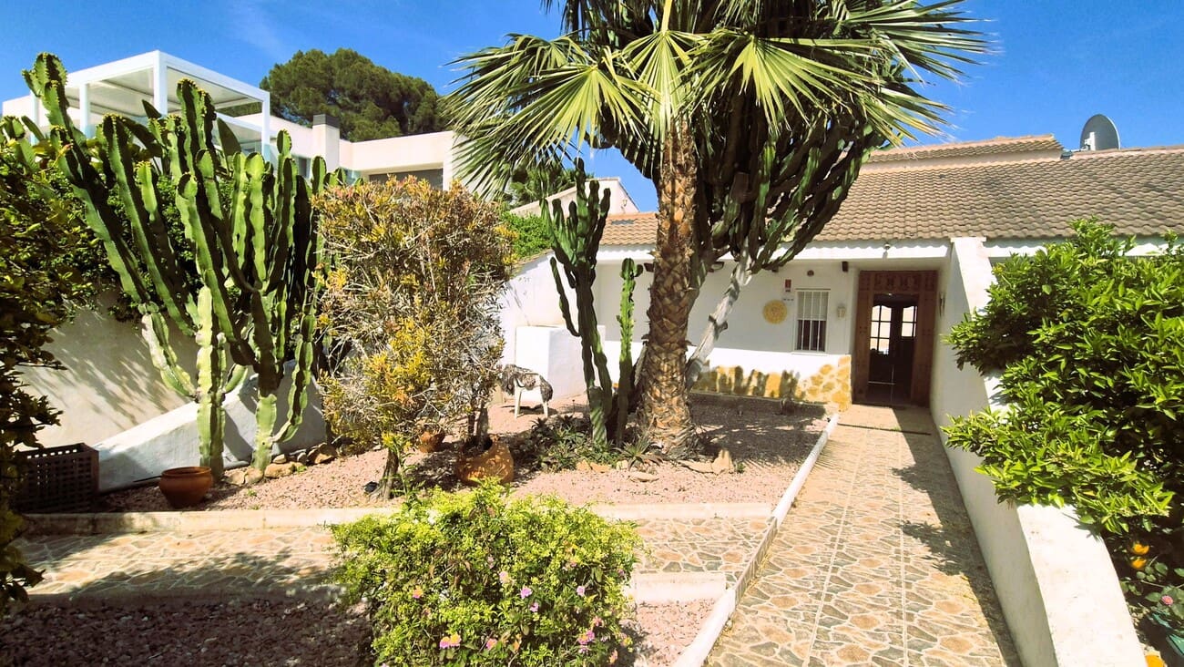 4 soveværelse Villa til salg i Villamartin med swimmingpool garage - € 650.000 (Ref: 9823525)