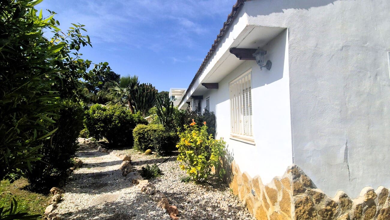 4 soveværelse Villa til salg i Villamartin med swimmingpool garage - € 650.000 (Ref: 9823525)