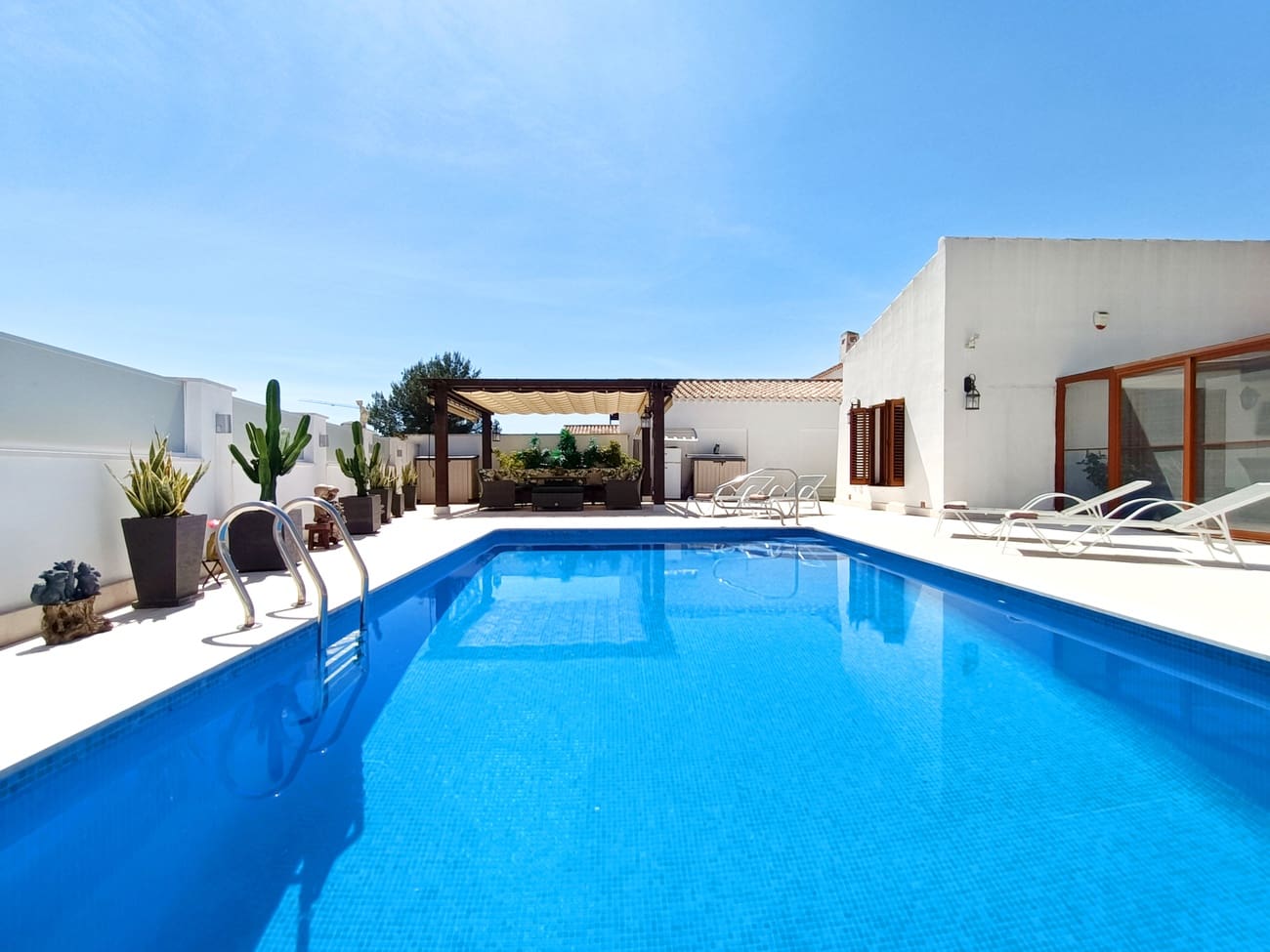 4 slaapkamer Villa te koop in El Valle Golf Resort met zwembad garage - € 875.000 (Ref: 9854624)