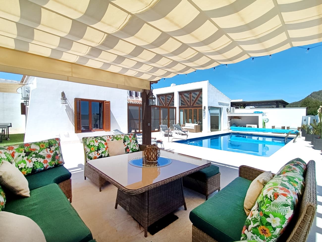 4 slaapkamer Villa te koop in El Valle Golf Resort met zwembad garage - € 875.000 (Ref: 9854624)