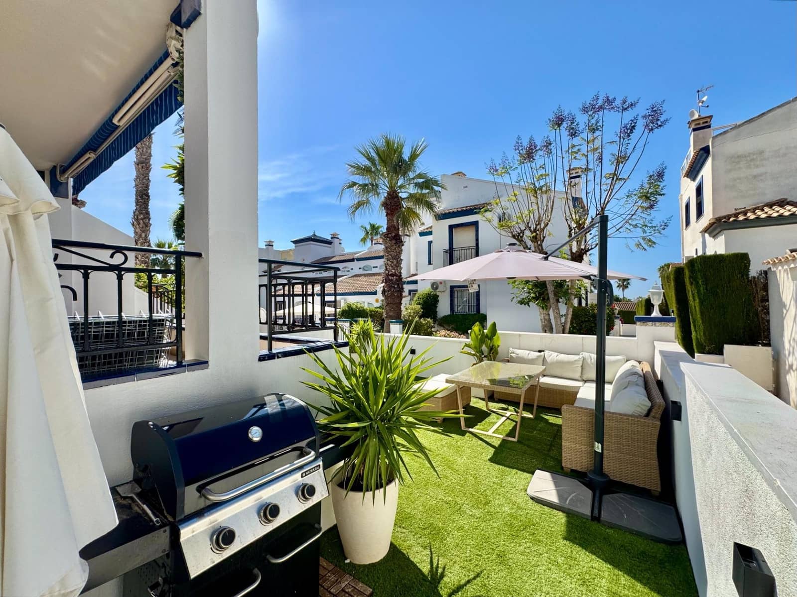 2 soveværelse Bungalow til salg i Orihuela Costa med swimmingpool - € 220.000 (Ref: 9856043)