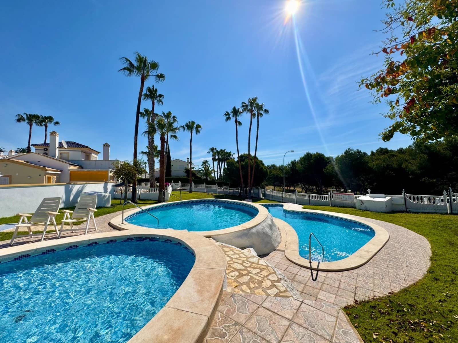 2 soveværelse Bungalow til salg i Orihuela Costa med swimmingpool - € 220.000 (Ref: 9856043)