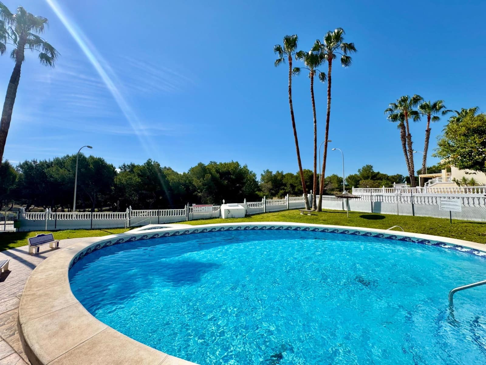 2 soveværelse Bungalow til salg i Orihuela Costa med swimmingpool - € 220.000 (Ref: 9856043)