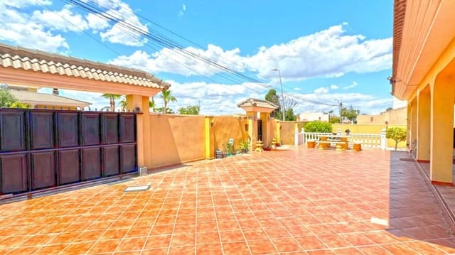6 quarto Moradia para venda em Parque de las Naciones, Torrevieja - 617 000 € (Ref: 9908821)