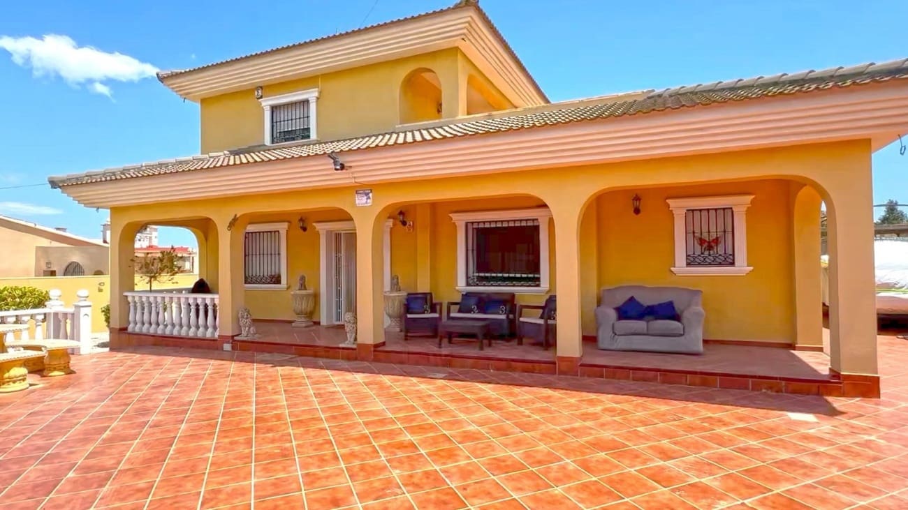 6 quarto Moradia para venda em Torrevieja - 617 000 € (Ref: 9908821)