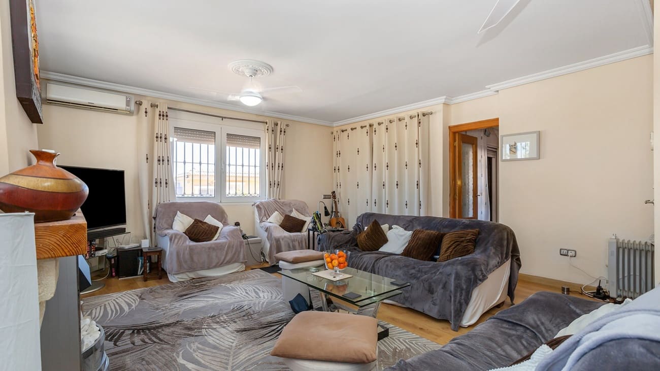 6 quarto Moradia para venda em Torrevieja - 617 000 € (Ref: 9908821)
