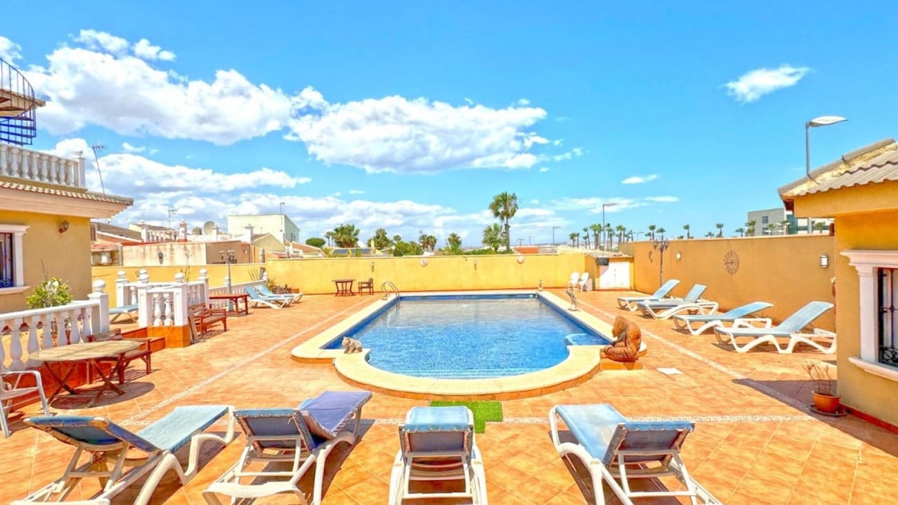 6 quarto Moradia para venda em Torrevieja - 617 000 € (Ref: 9908821)