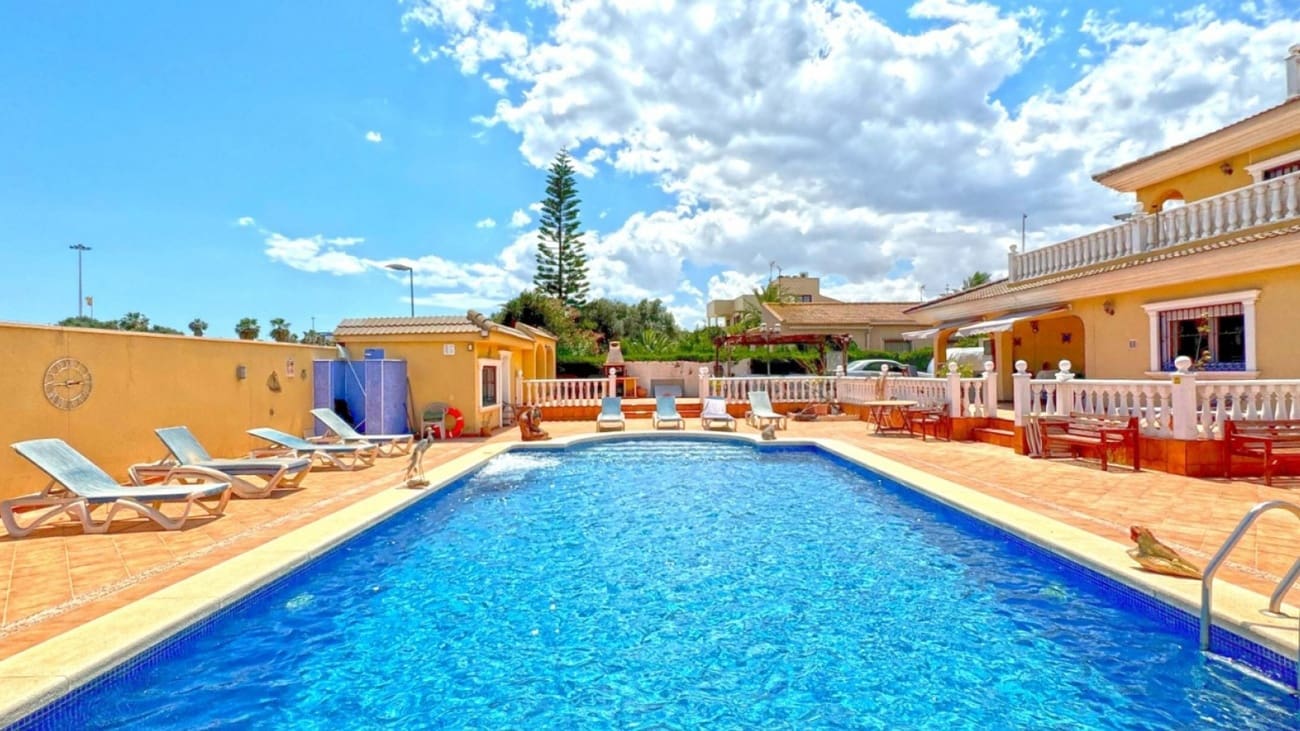 6 quarto Moradia para venda em Torrevieja - 617 000 € (Ref: 9908821)