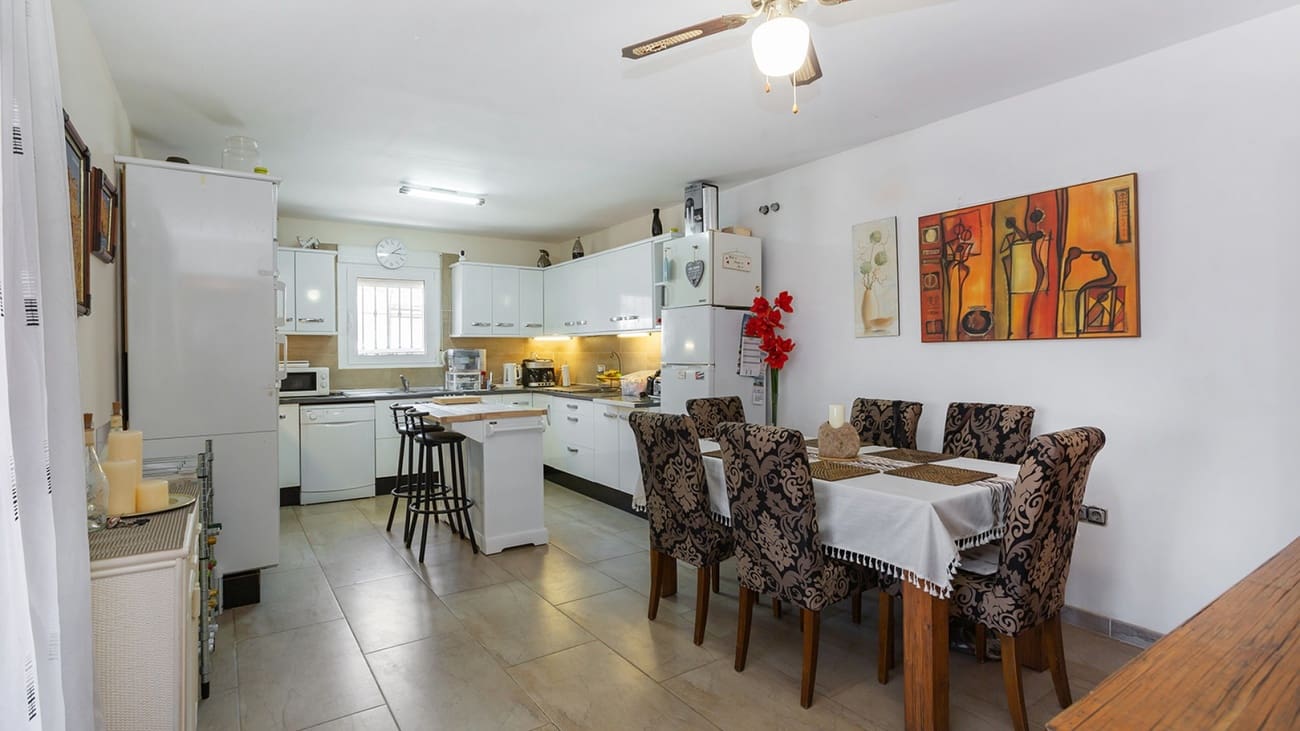 6 quarto Moradia para venda em Torrevieja - 617 000 € (Ref: 9908821)