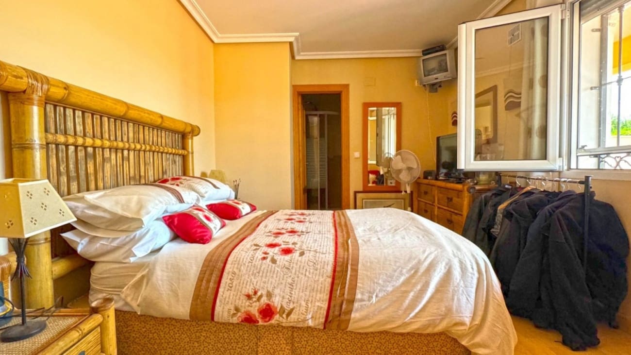 6 quarto Moradia para venda em Torrevieja - 617 000 € (Ref: 9908821)