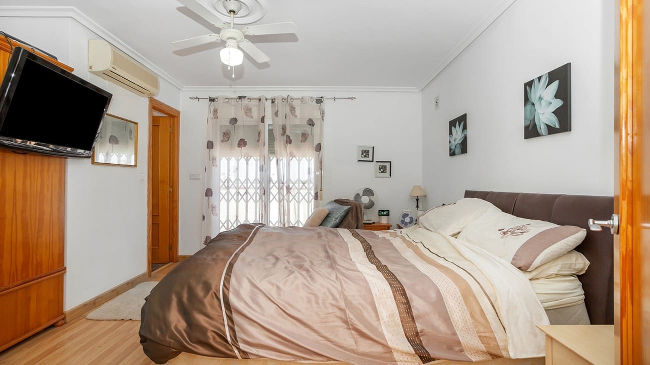 6 quarto Moradia para venda em Torrevieja - 617 000 € (Ref: 9908821)