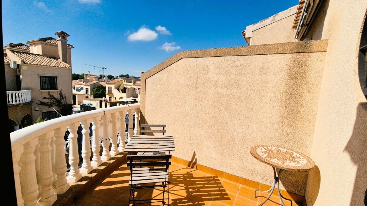 2 chambre Villa/Maison Semi-Mitoyenne à vendre à Villamartin avec piscine garage - 269 000 € (Ref: 9915021)