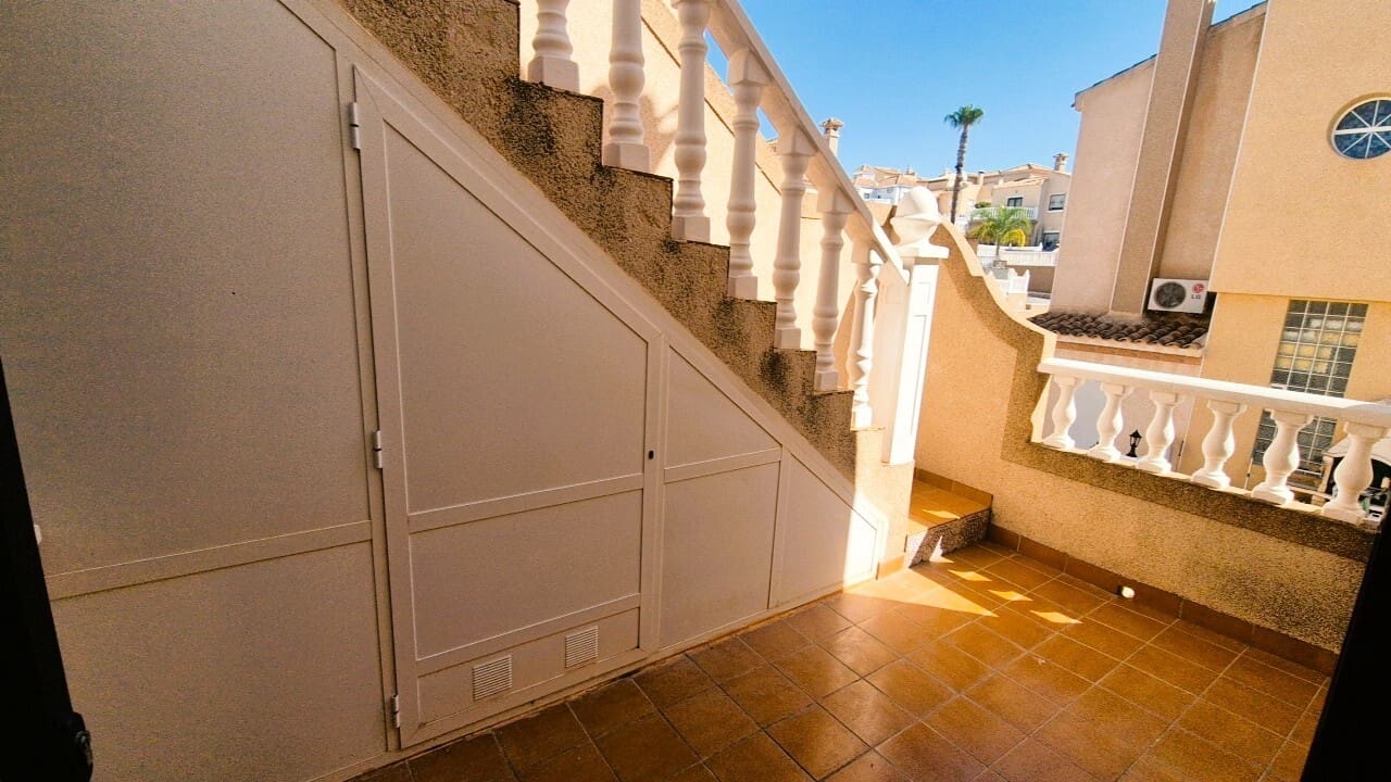 2 chambre Villa/Maison Semi-Mitoyenne à vendre à Villamartin avec piscine garage - 269 000 € (Ref: 9915021)