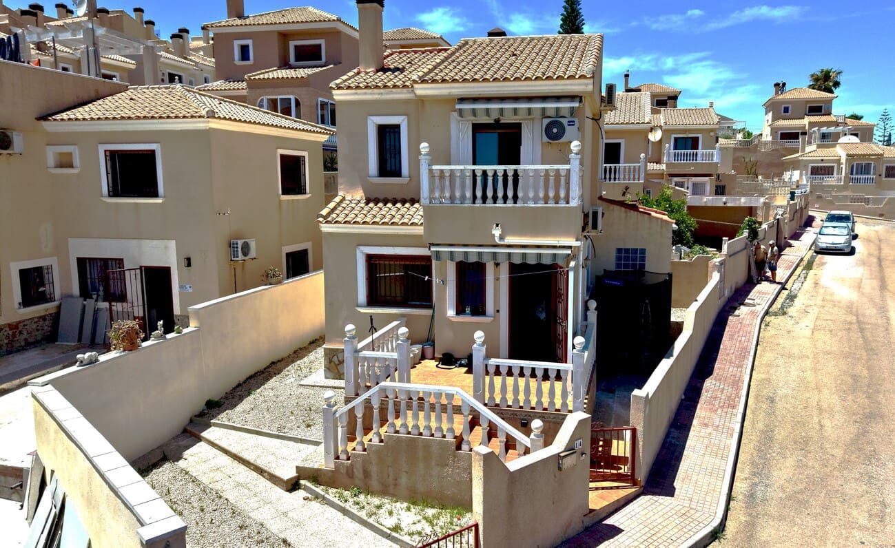 3 bedroom Villa for sale in Blue Lagoon with pool - € 229,000 (Ref: 9925153)
